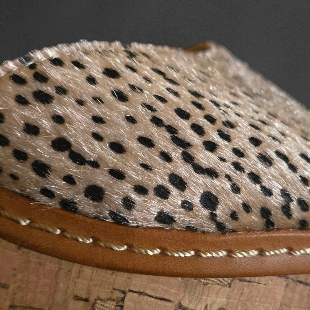 Leopard Print Wedge Peep Toe CL by LAUNDRY Sandal sz 8.5/9
